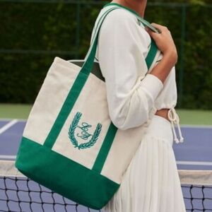 🆕️ Forever 21 Two Tone Embroidered LA Tote Bag